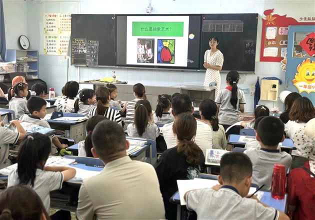 兴趣润童年  特色展风采——棠外附小举行校本课程展示活动