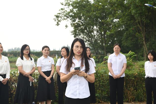 迎七一跟党走 强党性铸师魂——中共成都棠湖外国语学校教辅总支部委员会主题党日活动