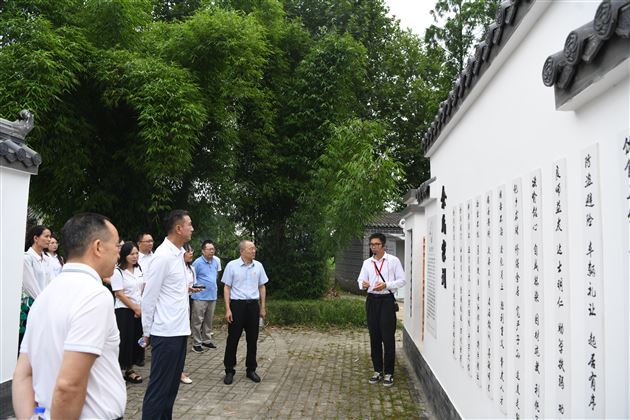 迎七一跟党走 强党性铸师魂——中共成都棠湖外国语学校教辅总支部委员会主题党日活动