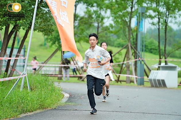 棠外师生定向越野赛展风采