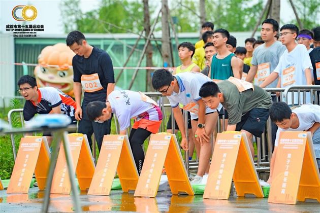 棠外师生定向越野赛展风采 