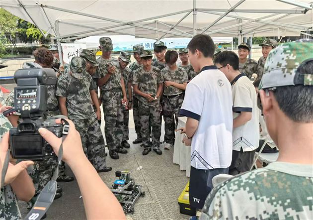 同播石榴籽 共筑中国梦——棠外师生受邀参加各族青少年“手拉手”交流活动 