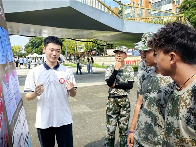 同播石榴籽 共筑中国梦——棠外师生受邀参加各族青少年“手拉手”交流活动 