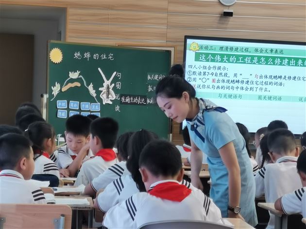 棠外附小杨露老师在双流区小学语文四年级教研活动中献课