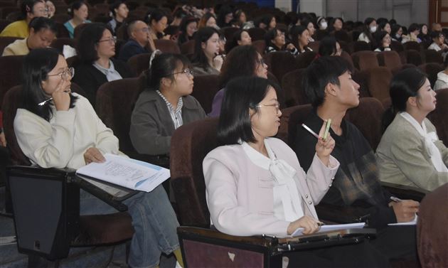 聚焦新课标 用好新教材——记成都市双流区小学低段道德与法治教研活动 