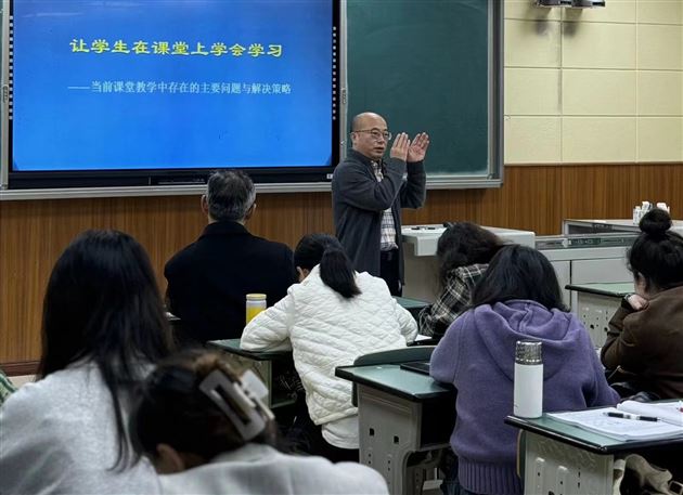 棠外高中生物组成功承办成都市生物菜单培训