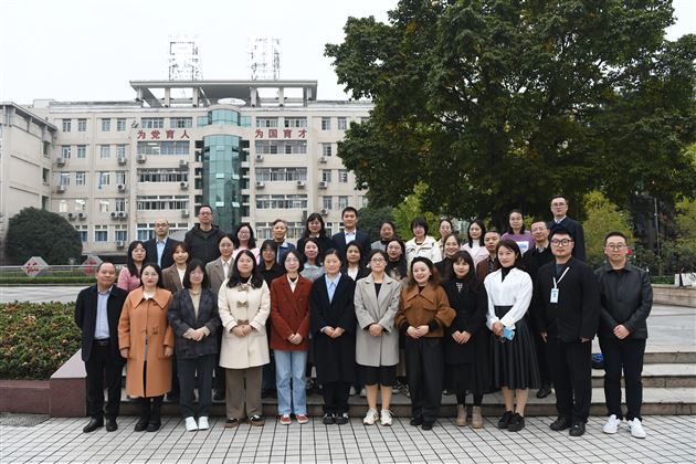 高中语文组全体成员合影