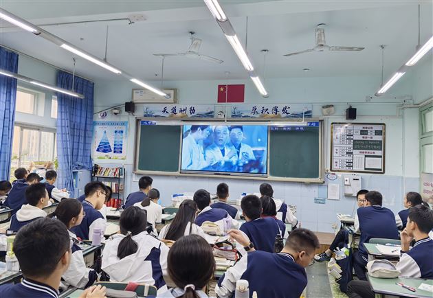 送你一朵小红花——棠外高中开展生涯规划辅导课