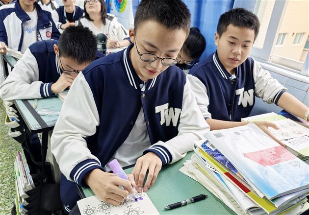 送你一朵小红花——棠外高中开展生涯规划辅导课 