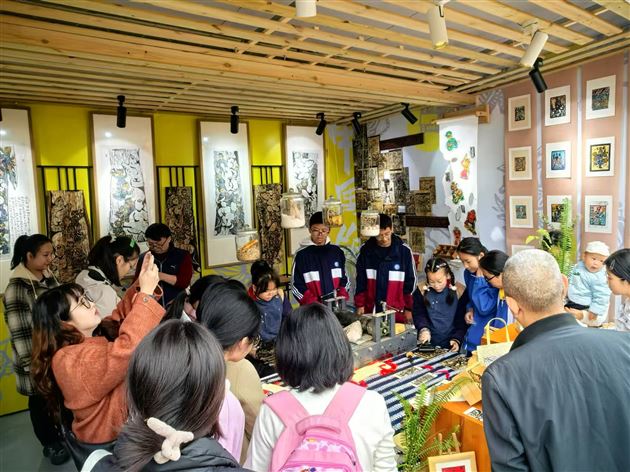 传承非遗技艺 创新传统文化——棠外附小“甲马版画工作坊”在全国舞台展风采