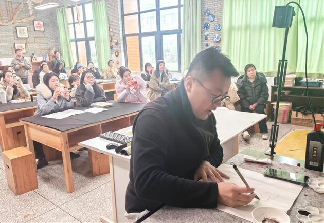 水墨传薪续华章，丹青溢彩绘新篇——棠外附小王宪龙老师为双流区教师国画团做专题培训