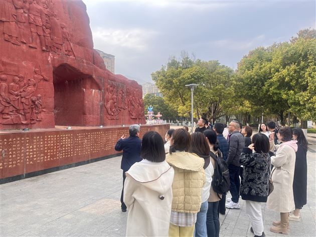 传承红色基因 践行教育使命——棠外初中第一党支部开展主题党日活动 