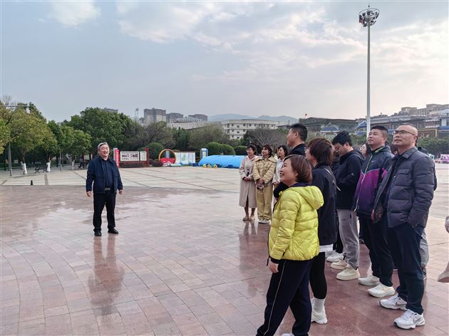 传承红色基因 践行教育使命——棠外初中第一党支部开展主题党日活动 