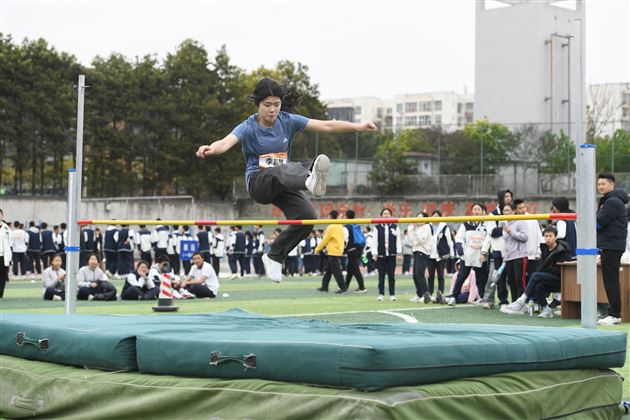 梦驰赛场燃青春 “径”彩飞扬展风华——棠外高中举行“多威杯”第二十一届田径运动会 