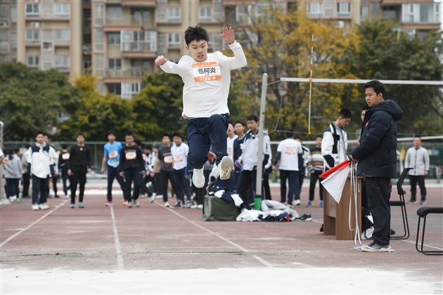 梦驰赛场燃青春 “径”彩飞扬展风华——棠外高中举行“多威杯”第二十一届田径运动会