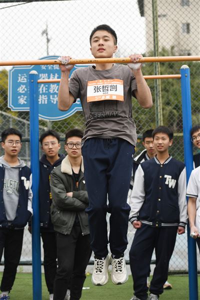 梦驰赛场燃青春 “径”彩飞扬展风华——棠外高中举行“多威杯”第二十一届田径运动会