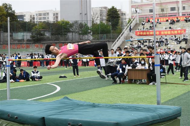 梦驰赛场燃青春 “径”彩飞扬展风华——棠外高中举行“多威杯”第二十一届田径运动会