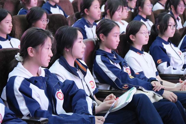 医校携手共发力 护航青春不迷茫——棠外初中开展青春期女生生理健康知识讲座