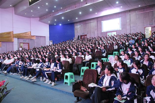 医校携手共发力 护航青春不迷茫——棠外初中开展青春期女生生理健康知识讲座 