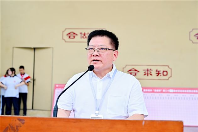 红色基因燃赛场，青春逐梦绽锋芒——成都棠湖外国语学校初中“多威杯”第二十一届春季田径运动会圆满举行