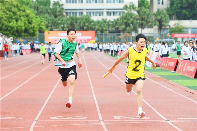 红色基因燃赛场，青春逐梦绽锋芒——成都棠湖外国语学校初中“多威杯”第二十一届春季田径运动会圆满举行