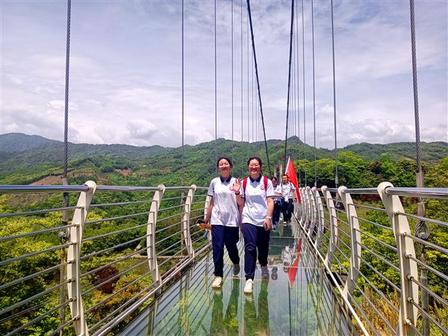 春风十里踏青去 凝心聚力共前行——棠外高2024级学子向春天出发