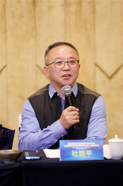 棠外高中杜宗平校长一行赴大连参加2025全国基础外语教育研究培训中心