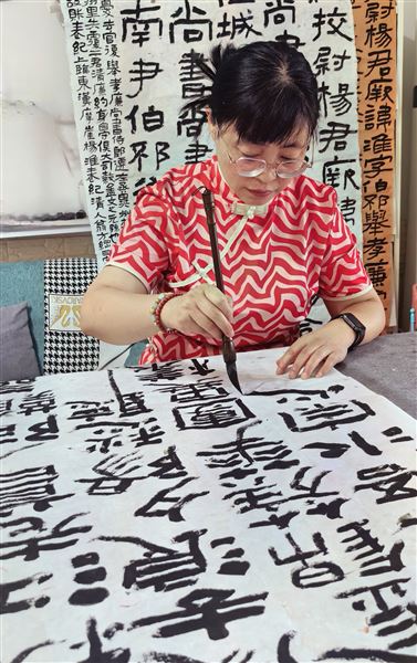 省市区三级联展双节献礼——棠外初中教师郭彦以隶书新作诠释时代匠心