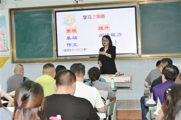 家校携手析学情 精准沟通促成长——棠外初2024级开展七年级下期半期家长会
