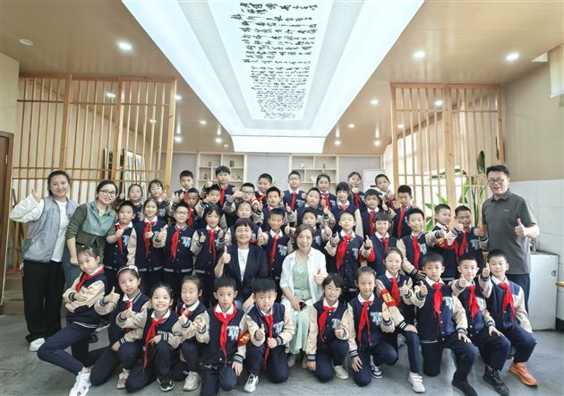 非遗进校园 漆彩润童心——国家级非遗传承人尹利萍走进棠外附小开启大漆艺术启蒙之旅