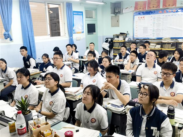 偶像星光点亮青春成长路——记棠外高中2025年“5·25我爱我”心理健康节系列活动（二）