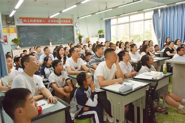 解码初二关键期 家校协同促成长——棠外初2023级召开八年级下期家长会