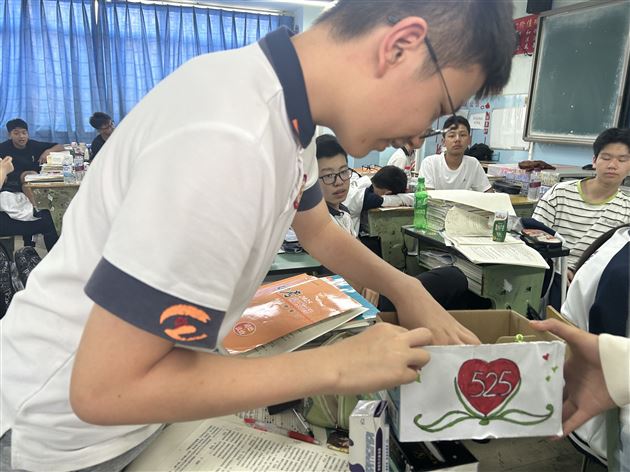 书签传能量，学长学姐加油！——棠外初中2025“525我爱我”心理健康节系列活动（三）