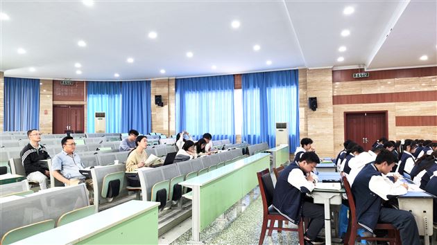 定理不变 教法万变——棠外高中物理组与双流区名师邓玉工作室开展联合教研活动