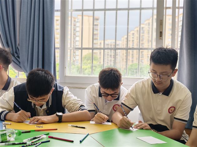 从色彩到心灵，创意表达“我爱我”——棠外高中2025年“5·25我爱我”心理健康节系列活动（五） 