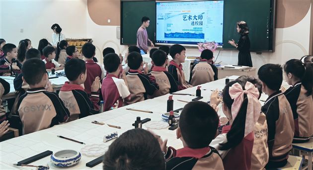 艺术大师进校园 传承非遗育新章——棠外初中王春老师受邀走进双流中小学传承千年墨韵