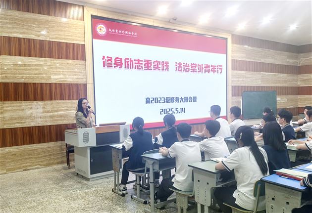 政治组左晓华老师进行分享点评