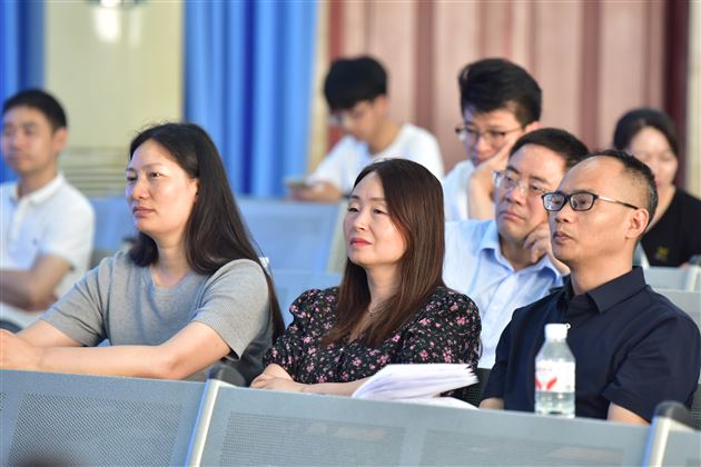 以理念为帆 筑育人之基——成都市第十一届中小学班主任技能大赛决赛（中学 3 组）在我校圆满收官