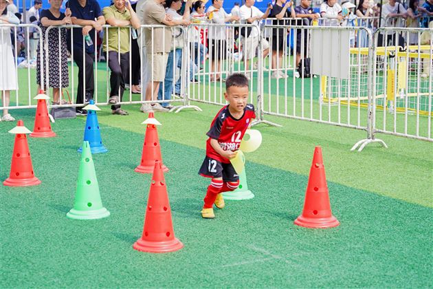 闪耀省足球赛场，再次勇夺一等奖