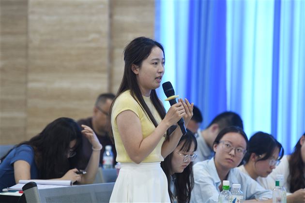 参会教师课后研讨