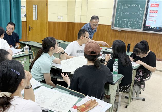 以课为媒 同思共进——棠外成功承办成都市高中地理学科菜单培训
