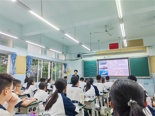 军歌嘹亮铸忠魂  史料为基铸军魂——棠外初中历史“常态好课”深耕国防教育新路径