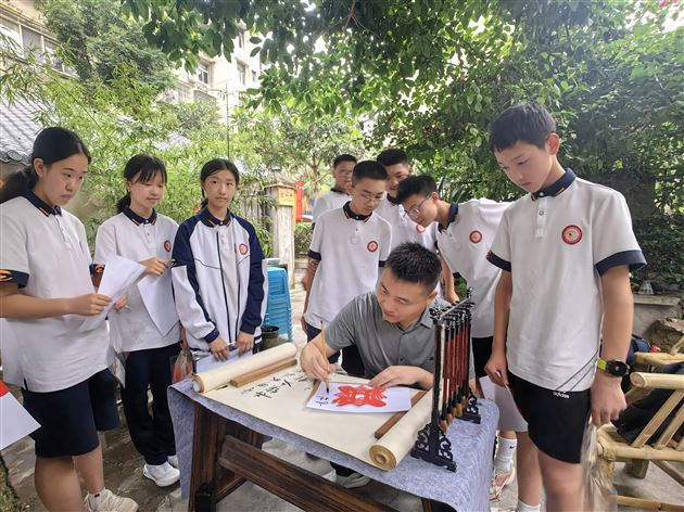 守护双流非遗 共续文化根脉——棠外初中开展非遗研学活动
