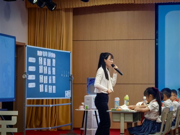 聚焦新教材 共探新路径——棠外附小魏行行老师在成都市统编教材小学道德与法治2025年新教材培训活动中献课 