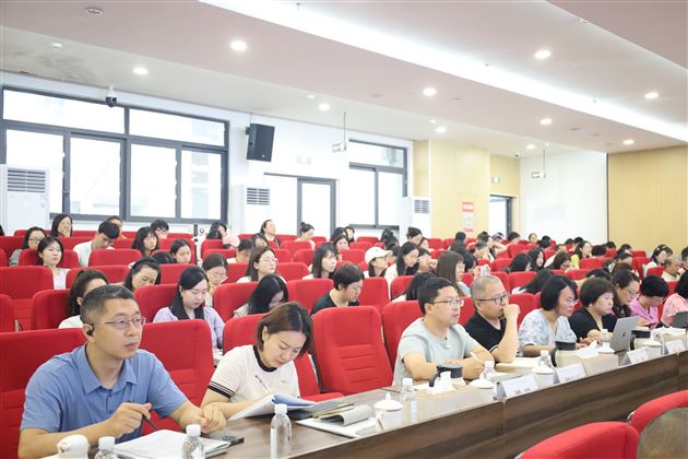 聚焦新教材 共探新路径——棠外附小魏行行老师在成都市统编教材小学道德与法治2025年新教材培训活动中献课