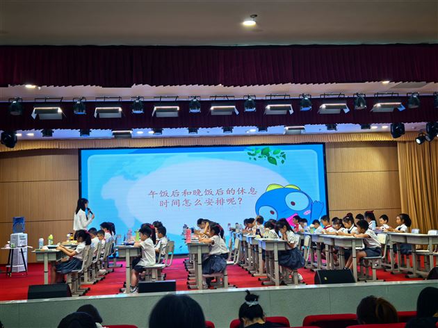 聚焦新教材 共探新路径——棠外附小魏行行老师在成都市统编教材小学道德与法治2025年新教材培训活动中献课