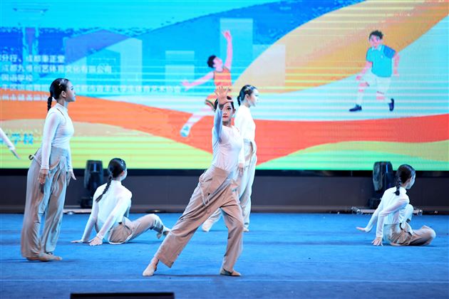 棠外初中学子斩获成都市啦啦操公开赛双项特等奖