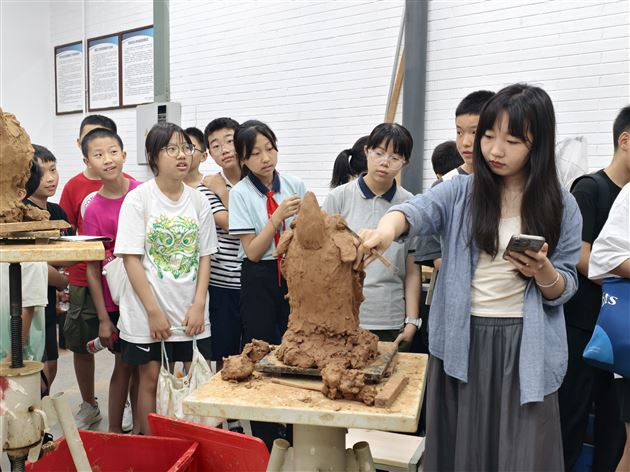 行走的美育课堂——棠外附小六年级师生西南民大研学记