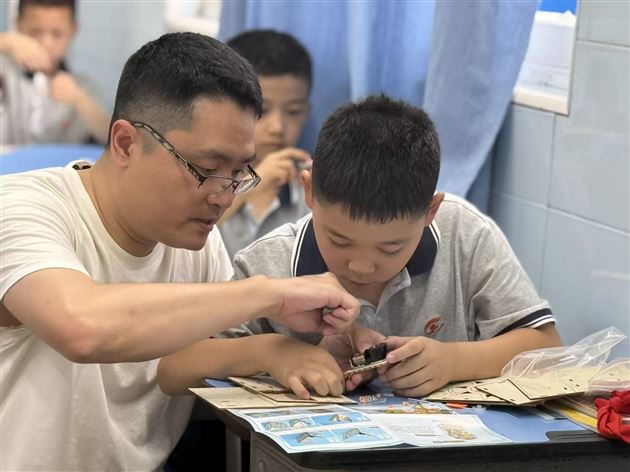 缤纷课程点亮校园 多元展示见证成长——棠外附小举行非舞台兴趣班展示活动