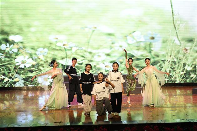 以爱为名，赴星河之约——棠外附小隆重举行2025届毕业典礼 